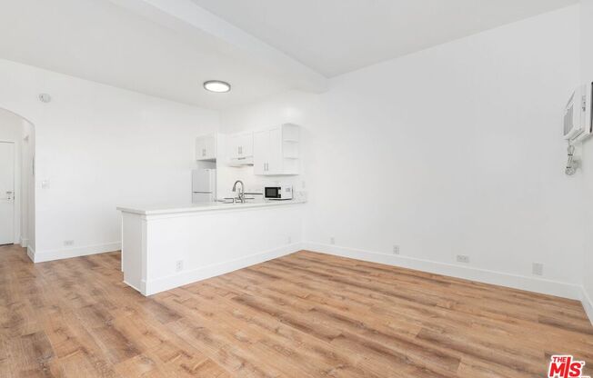 Studio, 1 bath, 405 sqft, $2,700, Unit 546