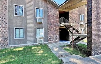 2 beds, 1 bath, $775, Unit 7