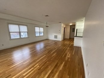 240 E 8 ST