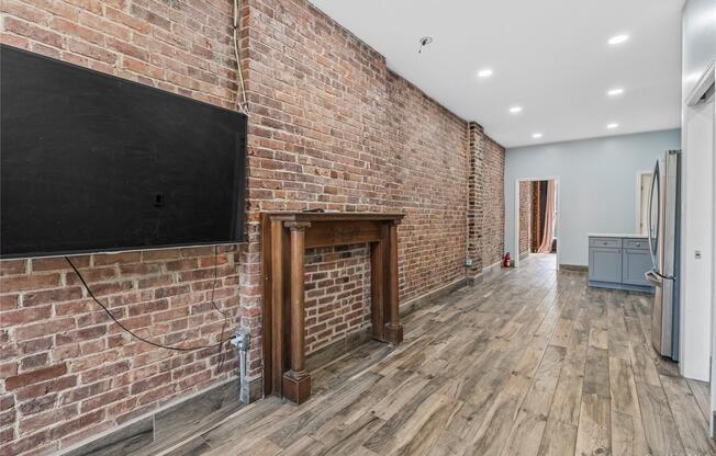220 E 116 ST