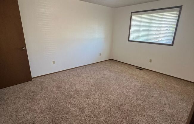 2 beds, 1 bath, 970 sqft, $1,650