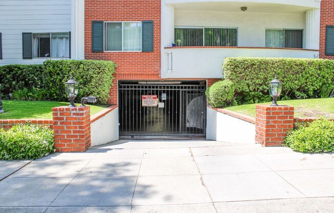 2 beds, 2 baths, $5,400, Unit # 210