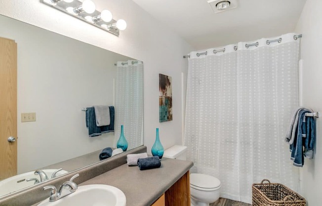 Alder Creek Apartments & Townhomes - Apartments Vancouver, Washington