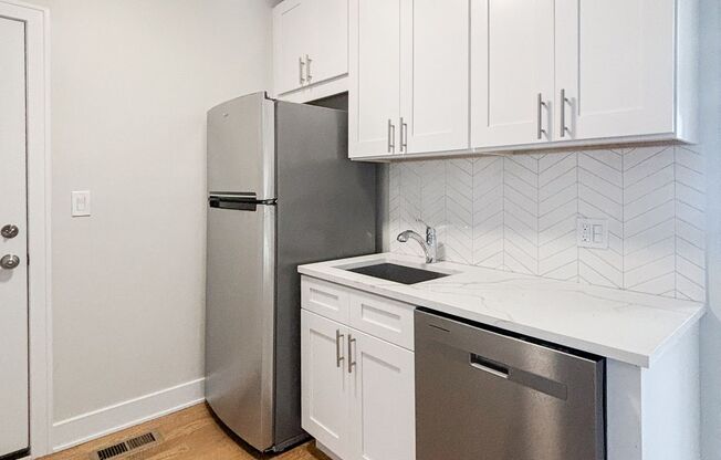 2 beds, 1 bath, 820 sqft, $2,395, Unit 1950-1Y