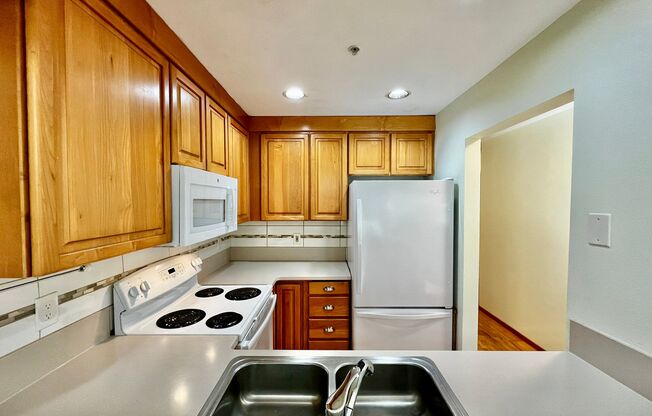 3 beds, 2 baths, $2,000, Unit UNIT A103