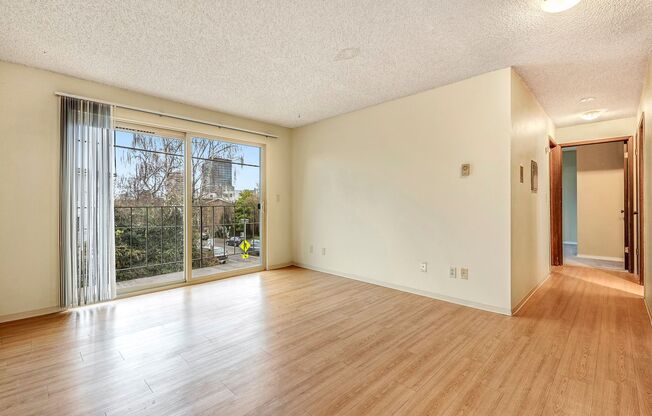 2 beds, 1 bath, 765 sqft, $2,395, Unit 301