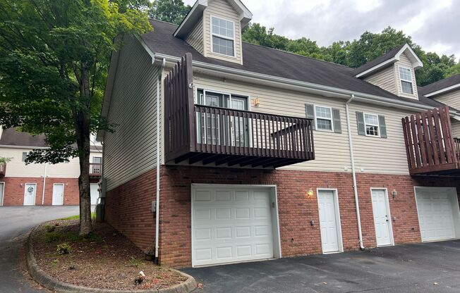 2 beds, 2 baths, $1,600, Unit # 9