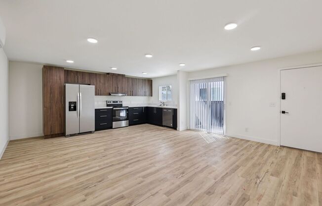 2 beds, 2 baths, 975 sqft, $2,722, Unit 110