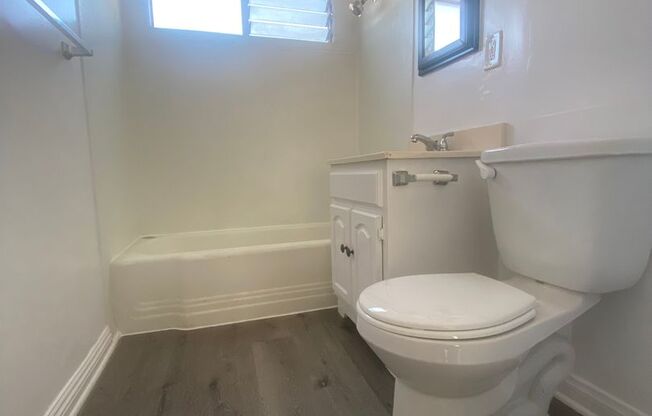 Studio, 1 bath, 425 sqft, $1,595, Unit 15