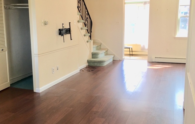 Lovely 2-Bed/1.5-Bath Home in Manayunk! Available mid-July!