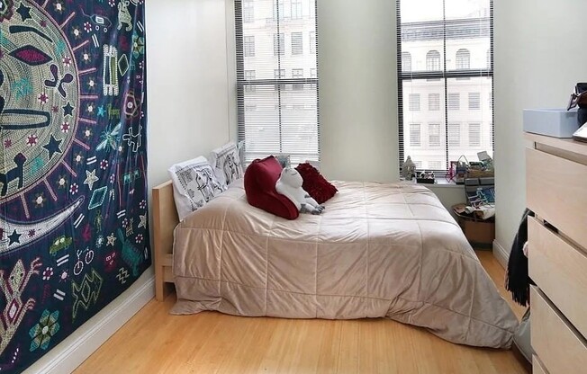 3 beds, 1 bath, 903 sqft, $5,300, Unit 403
