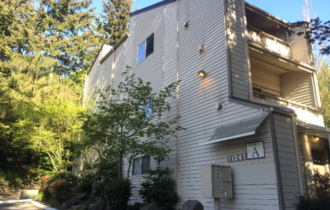 Creekside Place Apartments