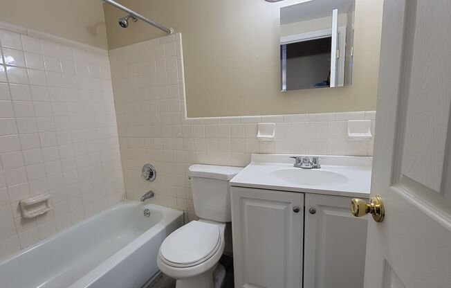 2 beds, 1 bath, 1,000 sqft, $1,200, Unit Apt 7