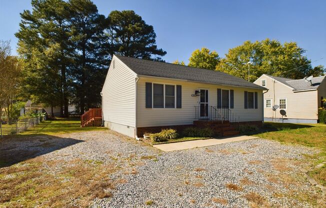 Perfect 3 Bedroom 1.5 Bath Rancher in North Chesterfield Available NOW!!!