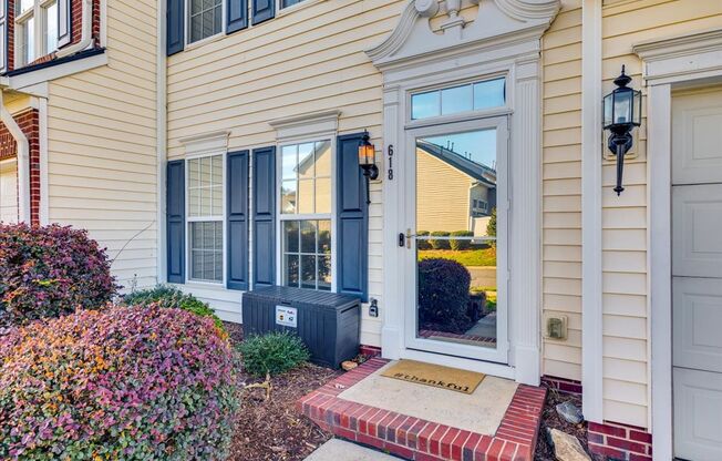 Fabulous 3 bedroom 2.5 bath townhome in Autumn Cove of Lake Wylie with Garage!