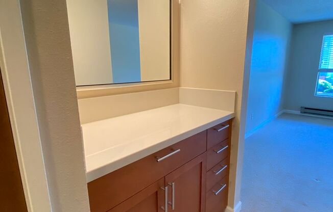 1 bed, 1 bath, 939 sqft, $2,295, Unit 005