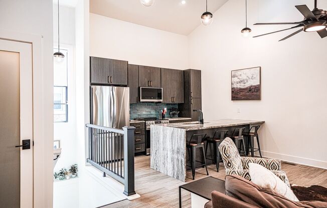 Modern Elegance w/ Garage Parking in German Village nieghborhood