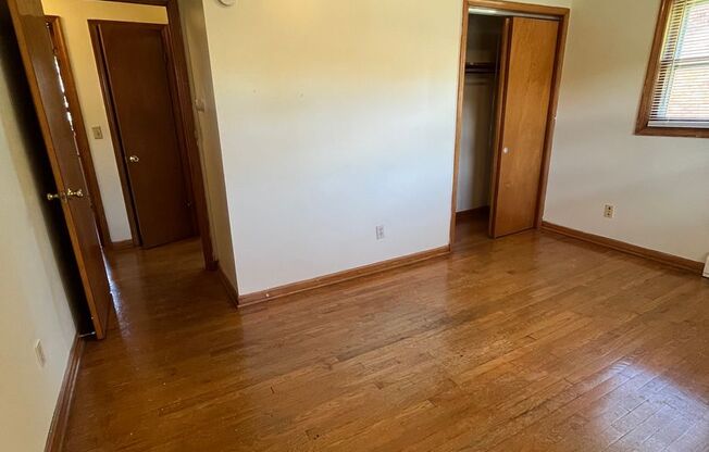 2 beds, 1 bath, 903 sqft, $1,240, Unit G-4