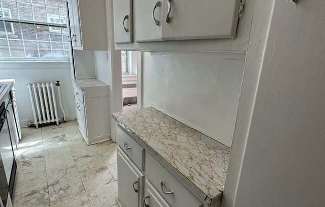 2 beds, 2 baths, 1,303 sqft, $2,165, Unit New King Edward  502