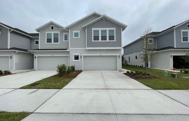 4 Bedroom, 3 Bath Town Home in Lake Meadow Landing!