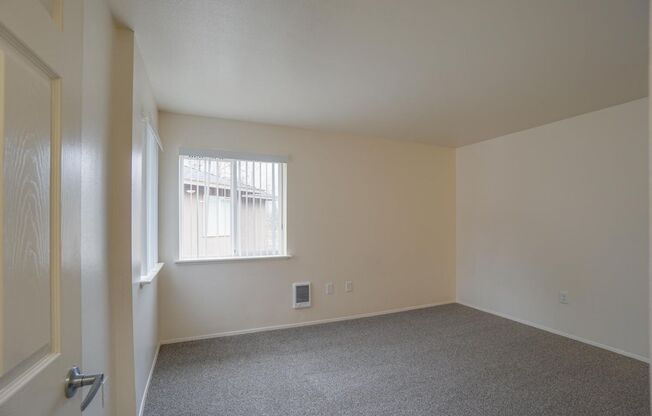 3 beds, 2 baths, 1,013 sqft, $2,050, Unit 03*