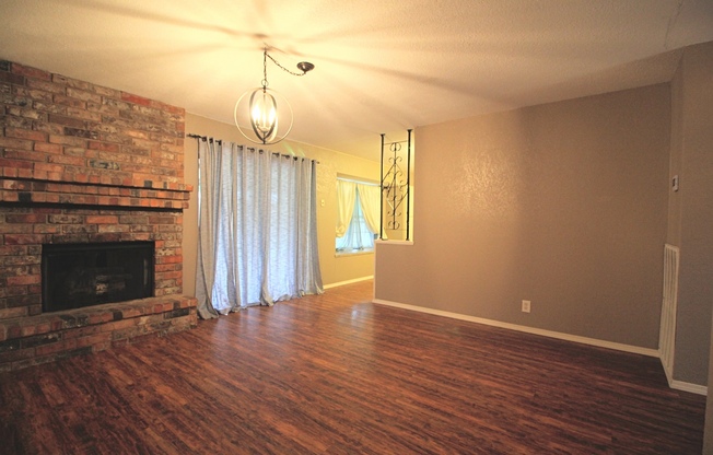 3 BD 2 BA AVAILABLE JUNE!! NEAR LOOKOUT RD