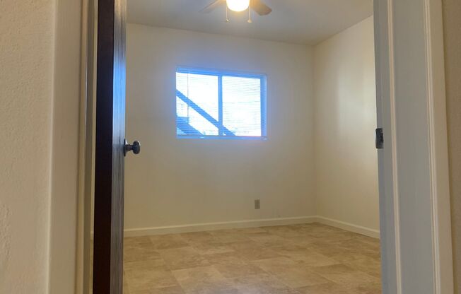 3 beds, 1 bath, 900 sqft, $1,140