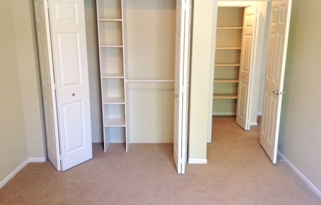 1 bed, 1 bath, 700 sqft, $1,275, Unit 1930203R