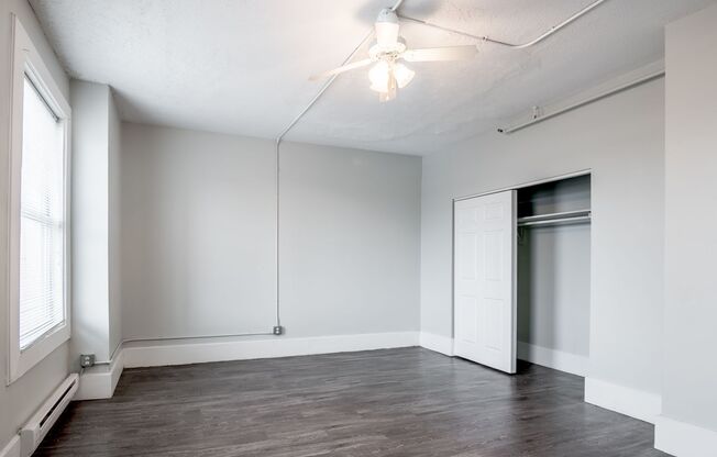 3 beds, 1 bath, 1,125 sqft, $2,425, Unit 512