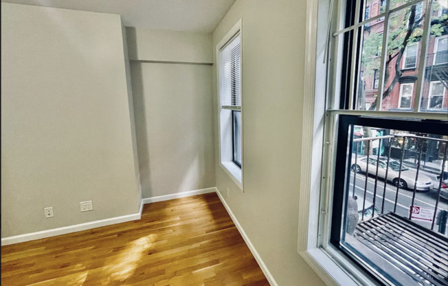 1 bed, 1 bath, $3,300, Unit 3