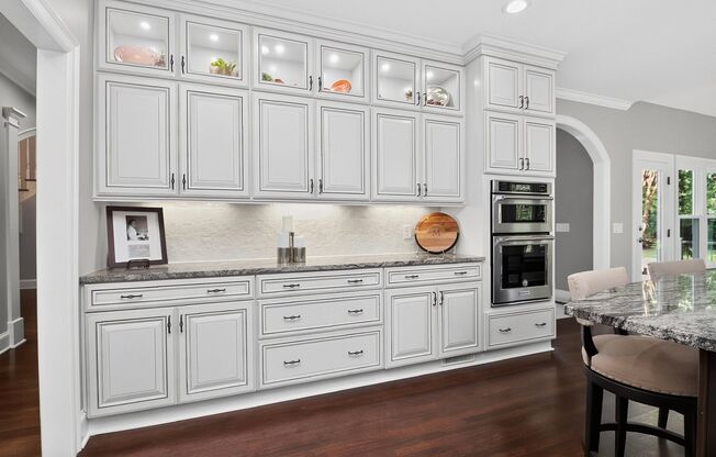 4 beds, 3.5 baths, $6,300