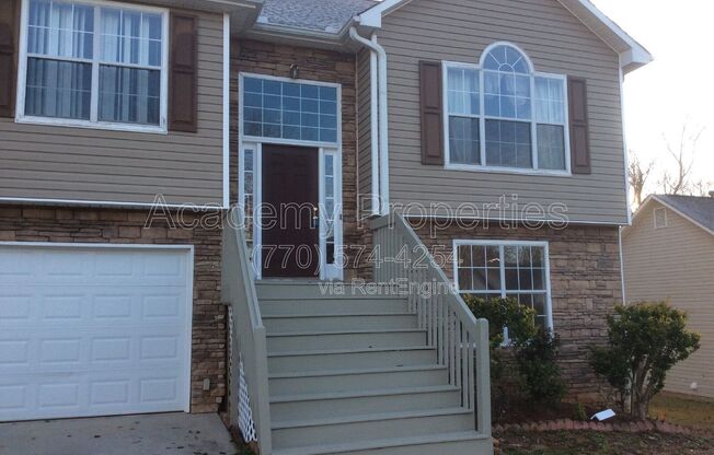 390 SUMMER HL CIR