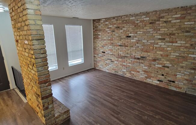 2 beds, 1.5 baths, $1,145, Unit UNIT 04