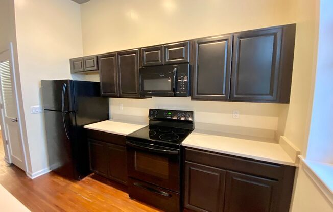 Studio, 1 bath, 617 sqft, $1,050, Unit 409 Unit 303