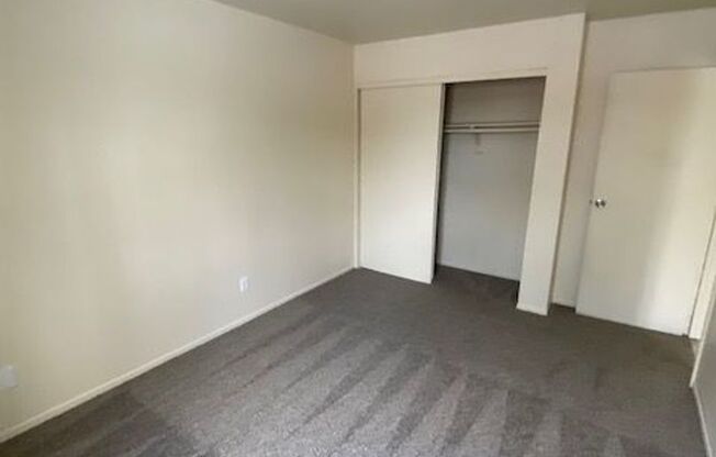 2 beds, 1 bath, 900 sqft, $950, Unit 9