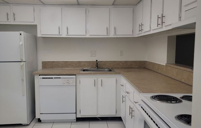 1 bed, 1 bath, 725 sqft, $1,695, Unit V214