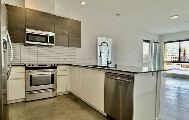 2 beds, 2 baths, 1,102 sqft, $3,450, Unit 403