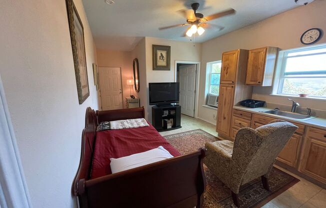 1 bed, 1 bath, $850