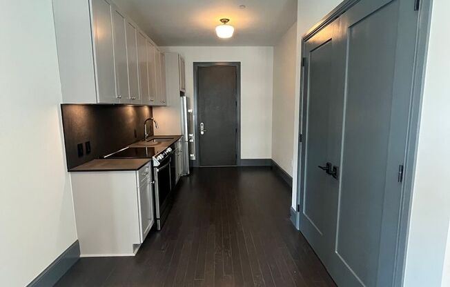 1 bed, 1.5 baths, 750 sqft, $2,199, Unit 503