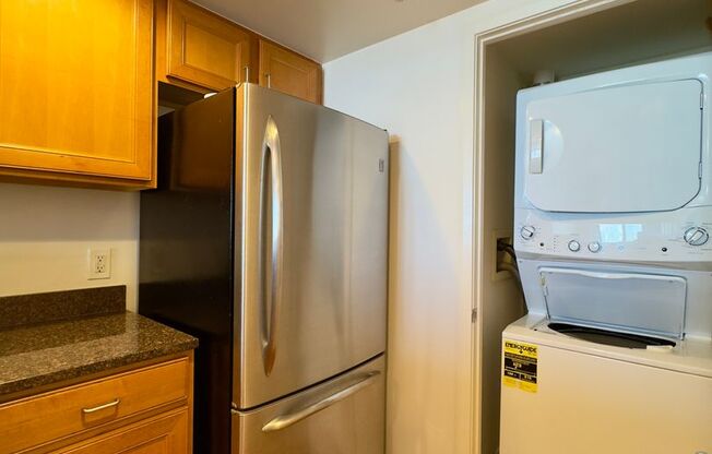 Charming 1 Bedroom/1 Bathroom Apartment Unit with In-Unit Laundry in Downtown Baltimore, MD!