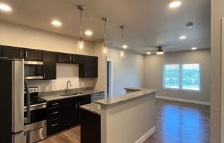 2 beds, 2 baths, 926 sqft, $1,550