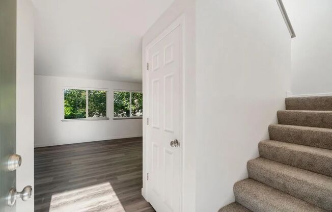 10404 10419 MCKINLEY AVE E