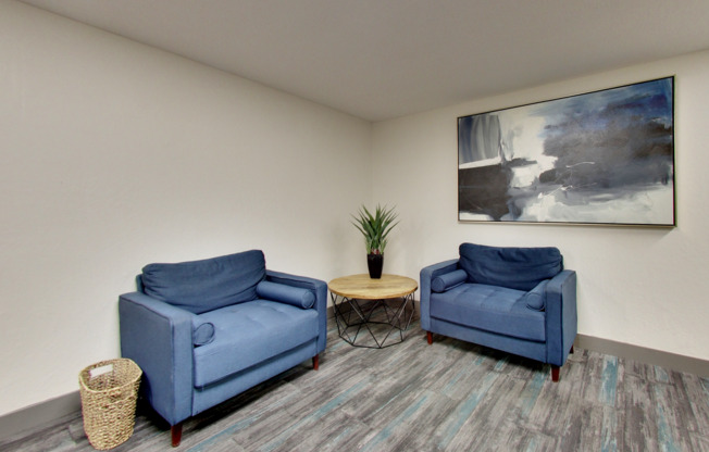 2 beds, 1 bath, 925 sqft, $2,450, Unit 219