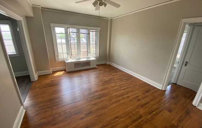 1 bed, 1 bath, 600 sqft, $1,080, Unit 400