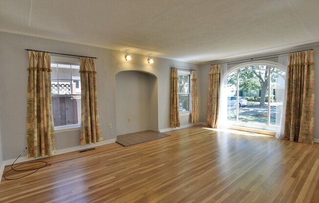 Charming 3 Bedroom 1 Bath Home in Prestigious Willow Glen Location!