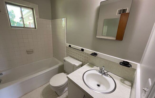 3 beds, 1.5 baths, $1,450, Unit 110 Glendale Rd