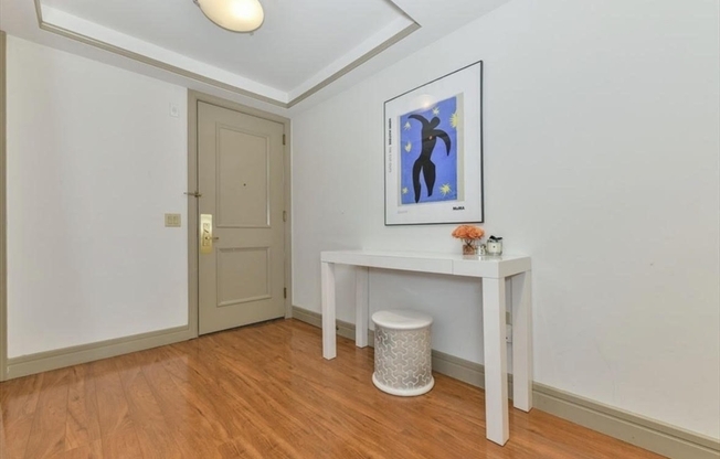 1 bed, 1 bath, 843 sqft, $4,300, Unit 810