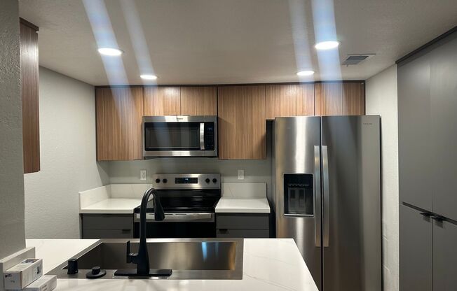 2 beds, 2 baths, 986 sqft, $2,650, Unit 511