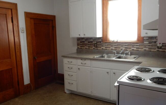 3 beds, 1 bath, $1,650