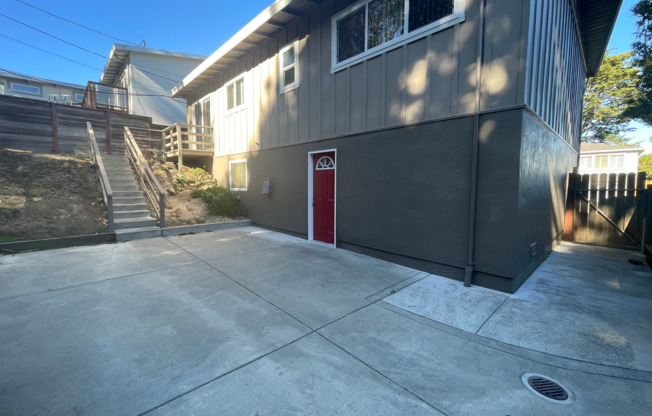 3 beds, 2 baths, $4,395